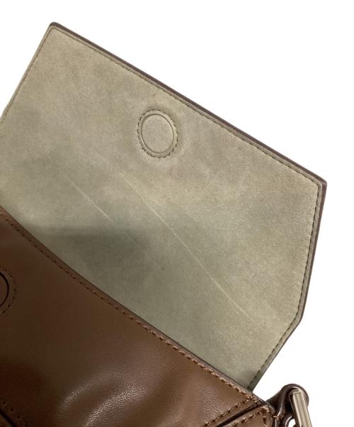 CHARLES & KEITH（チャールズアンドキース）CHARLES & KEITH (チャールズアンドキース) Nasrin ナスリン ジオメトリックショルダーバッグ ブラウンの古着・服飾アイテム