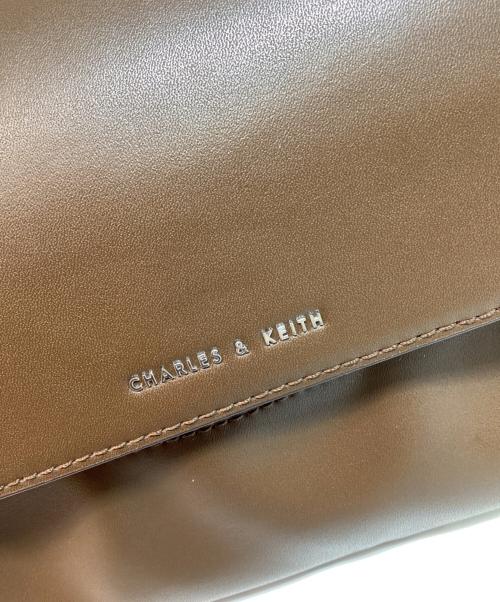 CHARLES & KEITH（チャールズアンドキース）CHARLES & KEITH (チャールズアンドキース) Nasrin ナスリン ジオメトリックショルダーバッグ ブラウンの古着・服飾アイテム