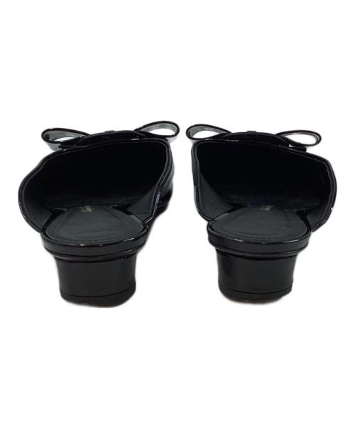 Salvatore Ferragamo（サルヴァトーレ フェラガモ）Salvatore Ferragamo (サルヴァトーレ フェラガモ) ヴァラリボンポインテッドミュール ブラック サイズ:7 1/2の古着・服飾アイテム