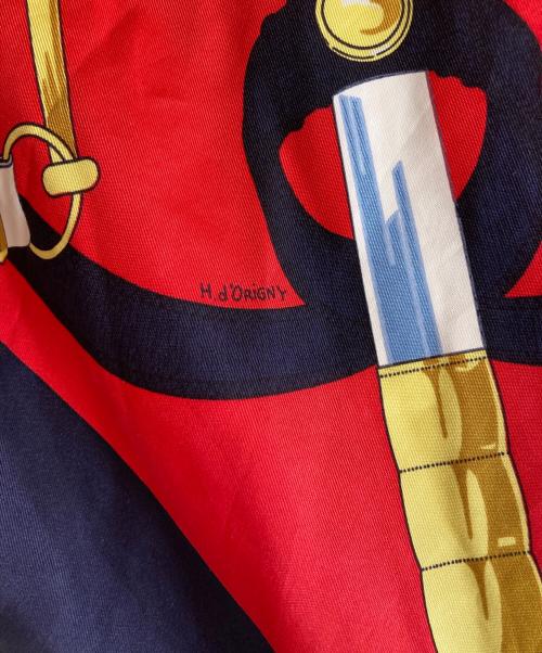 HERMES（エルメス）HERMES (エルメス) シルクスカーフ レッド×ネイビーの古着・服飾アイテム