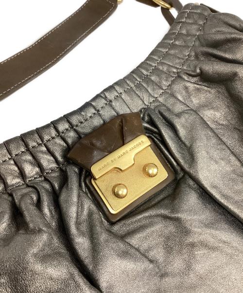 Marc by Marc Jacobs（マークバイマークジェイコブス）Marc by Marc Jacobs (マークバイマークジェイコブス) レザーショルダーバッグ グレーの古着・服飾アイテム