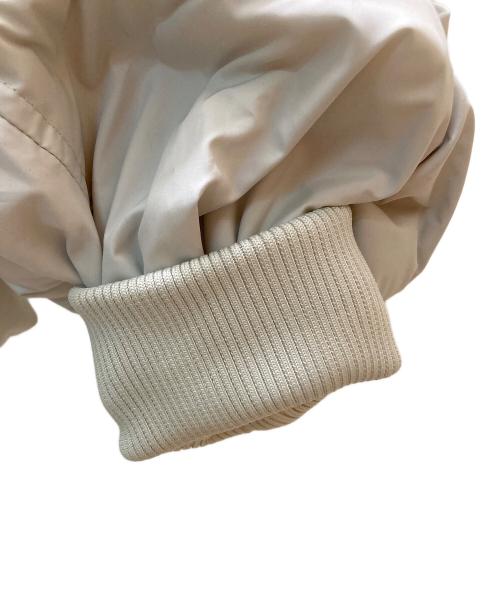 FRAY ID（フレイ アイディー）FRAY ID (フレイ アイディー) フードドロストショートダウンコート グレー 未使用品の古着・服飾アイテム