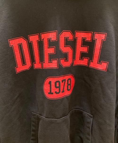 DIESEL（ディーゼル）DIESEL (ディーゼル) ロゴプリントプルオーバーパーカー ブラック サイズ:XXLの古着・服飾アイテム