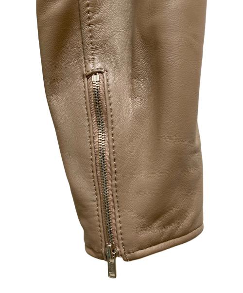 23区（ニジュウサンク）23区 (ニジュウサンク) シープレザーライダースジャケット ベージュ サイズ:36の古着・服飾アイテム