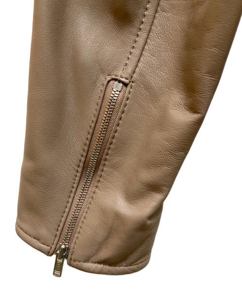 23区（ニジュウサンク）23区 (ニジュウサンク) シープレザーライダースジャケット ベージュ サイズ:36の古着・服飾アイテム