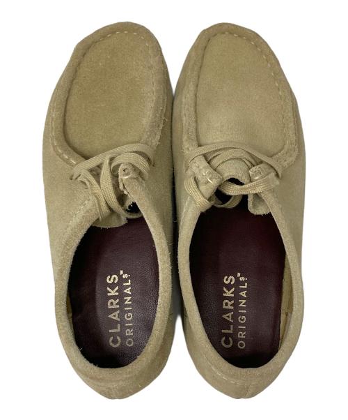 CLARKS（クラークス）CLARKS (クラークス) ワラビー スウェードシューズ ベージュ サイズ:24.5の古着・服飾アイテム