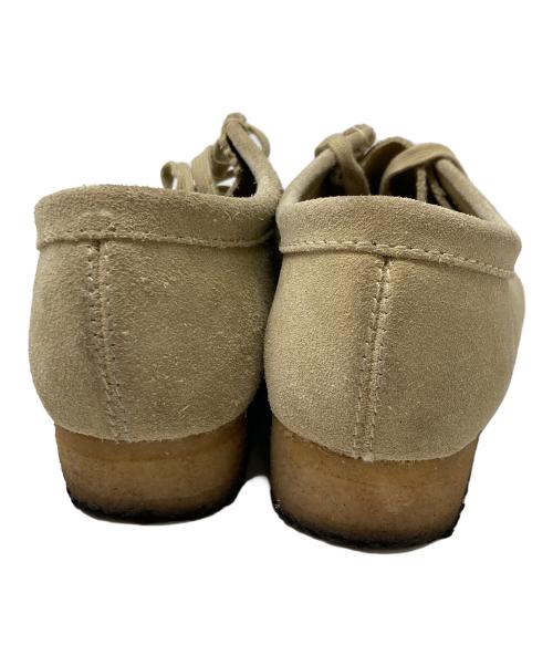 CLARKS（クラークス）CLARKS (クラークス) ワラビー スウェードシューズ ベージュ サイズ:24.5の古着・服飾アイテム