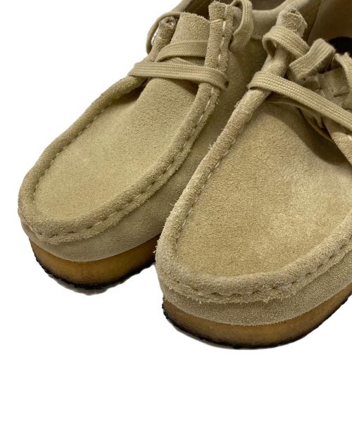CLARKS（クラークス）CLARKS (クラークス) ワラビー スウェードシューズ ベージュ サイズ:24.5の古着・服飾アイテム