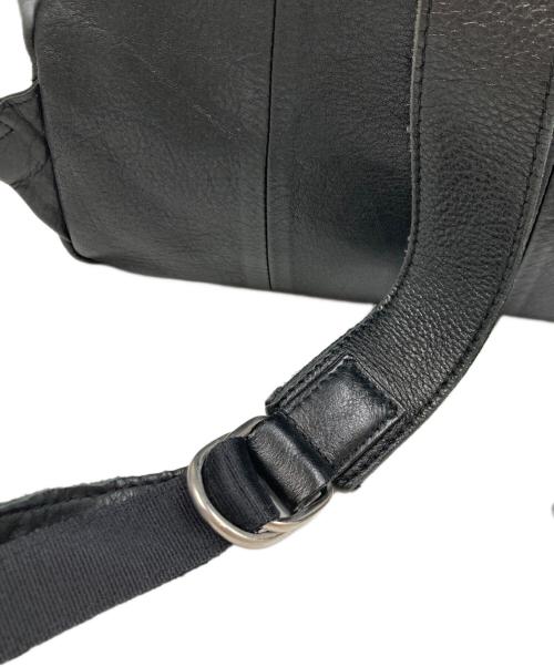 TAZUNE（タズネ）TAZUNE (タズネ) 裏地レオパード ラウンドジップバックパック ブラックの古着・服飾アイテム