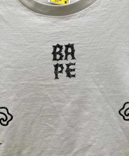 A BATHING APE（ア ベイシング エイプ）A BATHING APE (ア ベイシング エイプ) SOUVENIR KOI FISH TEE ホワイト サイズ:Mの古着・服飾アイテム