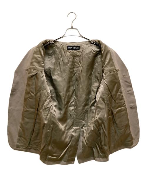 ISSEY MIYAKE（イッセイミヤケ）ISSEY MIYAKE (イッセイミヤケ) 3Bテーラードジャケット ベージュ サイズ:2の古着・服飾アイテム