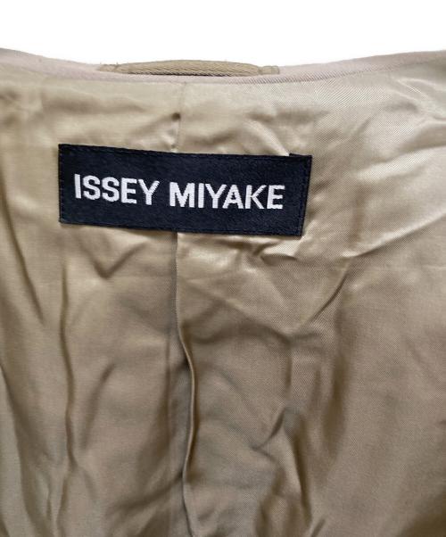 ISSEY MIYAKE（イッセイミヤケ）ISSEY MIYAKE (イッセイミヤケ) 3Bテーラードジャケット ベージュ サイズ:2の古着・服飾アイテム
