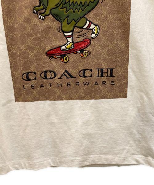 COACH（コーチ）COACH (コーチ) レキシ―プリントTシャツ ホワイト サイズ:XS 未使用品の古着・服飾アイテム