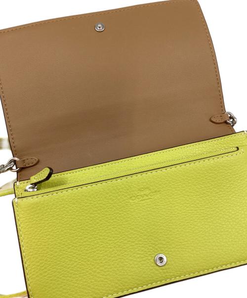 COACH（コーチ）COACH (コーチ) アンナフォルドオーバークロスボディクラッチ 黄緑×ベージュの古着・服飾アイテム