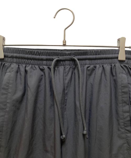 adidas Originals（アディダスオリジナル）adidas Originals (アディダスオリジナル) ADILENIUMオーバーサイズトラックパンツ グレー サイズ:Lの古着・服飾アイテム