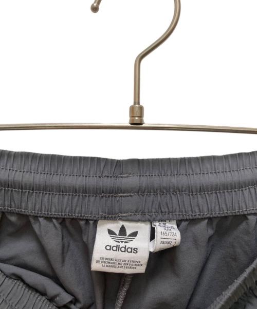 adidas Originals（アディダスオリジナル）adidas Originals (アディダスオリジナル) ADILENIUMオーバーサイズトラックパンツ グレー サイズ:Lの古着・服飾アイテム