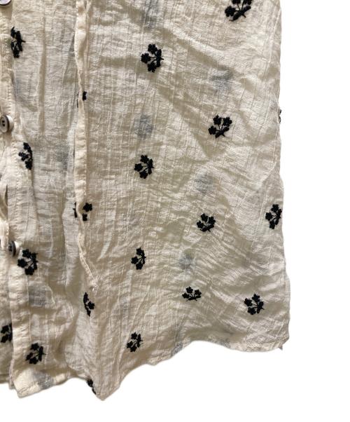 fredy emue（フレディエミュ）fredy emue (フレディエミュ) シアー楊柳刺繍ケープブラウス ベージュ×ブラック サイズ:38 未使用品の古着・服飾アイテム