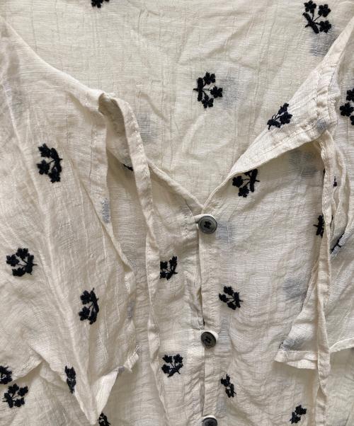 fredy emue（フレディエミュ）fredy emue (フレディエミュ) シアー楊柳刺繍ケープブラウス ベージュ×ブラック サイズ:38 未使用品の古着・服飾アイテム