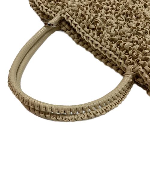 ANTEPRIMA（アンテプリマ）ANTEPRIMA (アンテプリマ) スタンダード スクエア ワイヤーミニ横長ハンドバッグ ベージュの古着・服飾アイテム