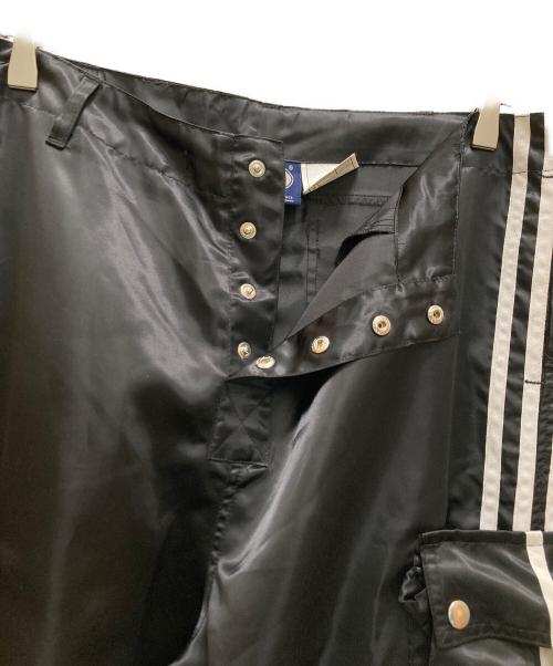 GS THE ULTIMATE EXPERIENCE（ジーエス ジ アルティメイト エクスペリエンス）GS THE ULTIMATE EXPERIENCE (ジーエス ジ アルティメイト エクスペリエンス) テクニカルカーゴパンツ スリーストライプ ブラック×ホワイト サイズ:Mの古着・服飾アイテム