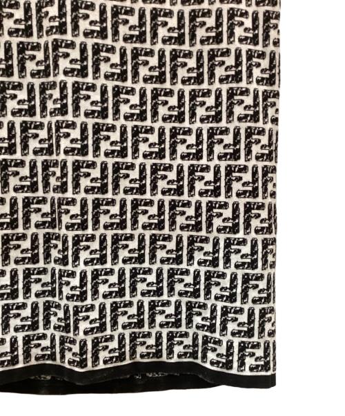 FENDI（フェンディ）FENDI (フェンディ) ズッカ柄半袖ニットワンピース ホワイト×ブラック サイズ:42の古着・服飾アイテム