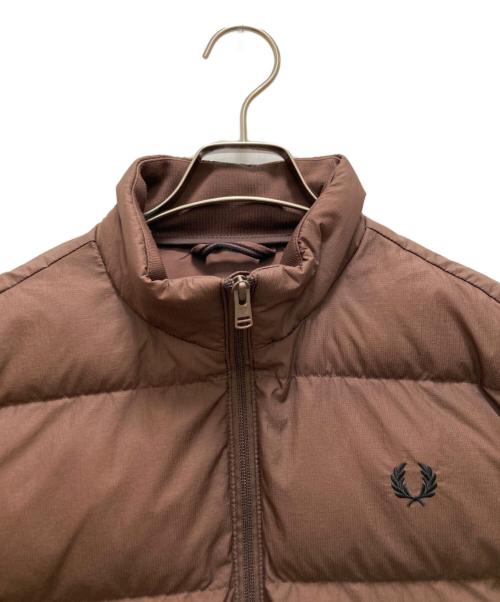 FRED PERRY（フレッドペリー）FRED PERRY (フレッドペリー) 中綿ベスト ブラウン サイズ:ＦＲＥＥの古着・服飾アイテム