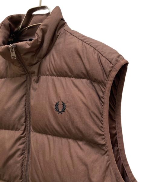 FRED PERRY（フレッドペリー）FRED PERRY (フレッドペリー) 中綿ベスト ブラウン サイズ:ＦＲＥＥの古着・服飾アイテム