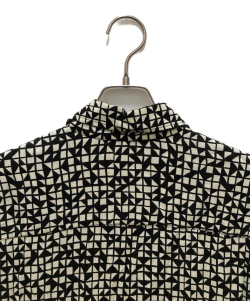 WAXMAN BROTHERS（ワックスマンブラザーズ）WAXMAN BROTHERS (ワックスマンブラザーズ) 総柄レーヨンシャツ ホワイト×ブラック サイズ:Sの古着・服飾アイテム