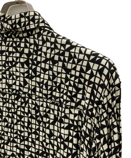 WAXMAN BROTHERS（ワックスマンブラザーズ）WAXMAN BROTHERS (ワックスマンブラザーズ) 総柄レーヨンシャツ ホワイト×ブラック サイズ:Sの古着・服飾アイテム