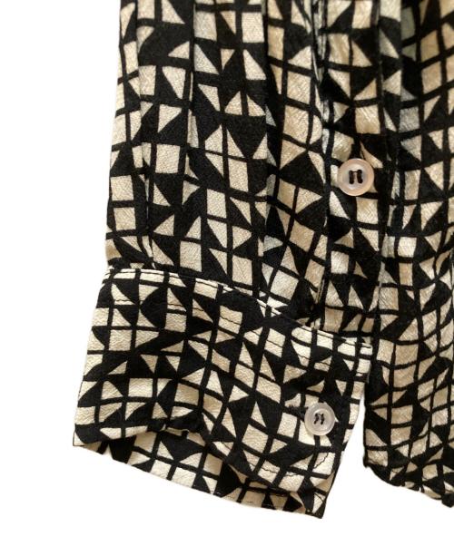 WAXMAN BROTHERS（ワックスマンブラザーズ）WAXMAN BROTHERS (ワックスマンブラザーズ) 総柄レーヨンシャツ ホワイト×ブラック サイズ:Sの古着・服飾アイテム