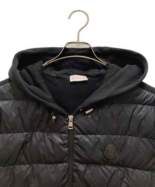 MONCLER（モンクレール）MONCLER (モンクレール) レザーワッペンロゴ スウェット切り替え フーデッド ジップアップ ダウンジャケット ブラック サイズ:Lの古着・服飾アイテム