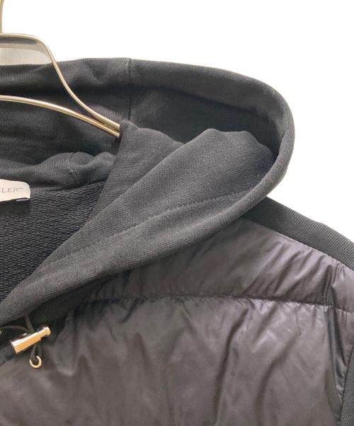 MONCLER（モンクレール）MONCLER (モンクレール) レザーワッペンロゴ スウェット切り替え フーデッド ジップアップ ダウンジャケット ブラック サイズ:Lの古着・服飾アイテム