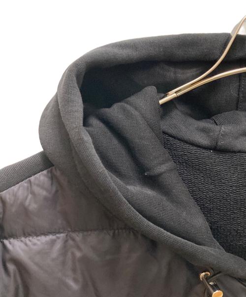 MONCLER（モンクレール）MONCLER (モンクレール) レザーワッペンロゴ スウェット切り替え フーデッド ジップアップ ダウンジャケット ブラック サイズ:Lの古着・服飾アイテム