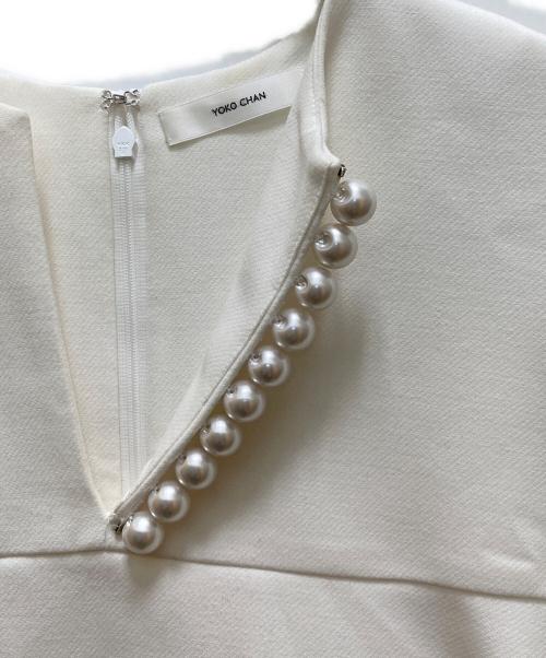 YOKO CHAN（ヨーコチャン）YOKO CHAN (ヨーコチャン) パールスリットライントップス ホワイト サイズ:38の古着・服飾アイテム