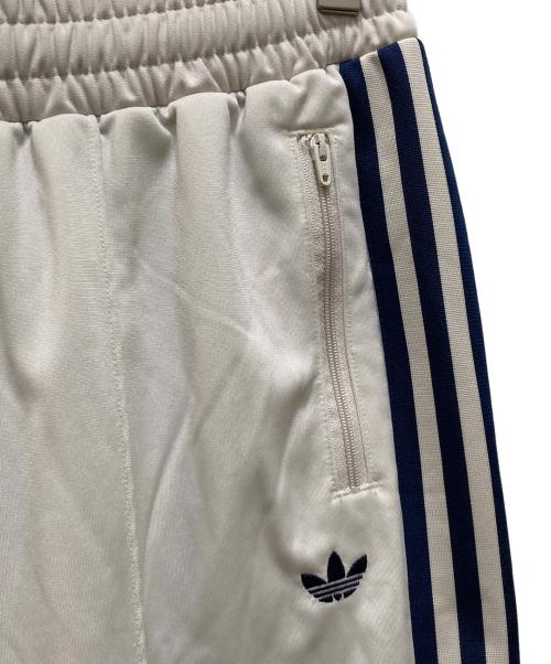 adidas Originals（アディダスオリジナル）adidas Originals (アディダスオリジナル) トラックパンツ ベージュ サイズ:XSの古着・服飾アイテム