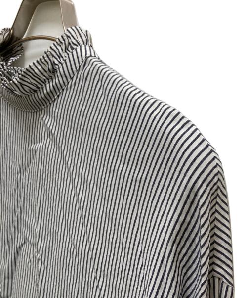 Spick and Span（スピック＆スパン）Spick and Span (スピック＆スパン) フリルカラーストライプシャツ ホワイト×ネイビー サイズ:表記無しの古着・服飾アイテム