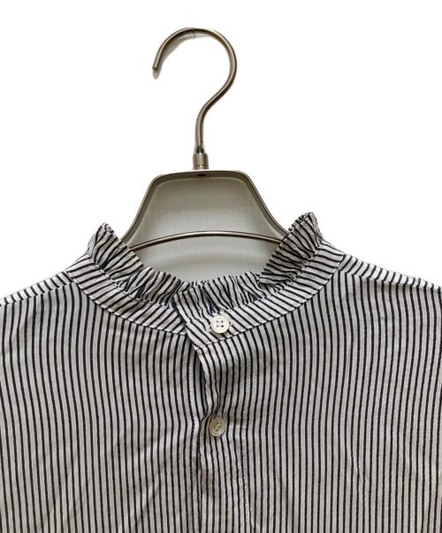 Spick and Span（スピック＆スパン）Spick and Span (スピック＆スパン) フリルカラーストライプシャツ ホワイト×ネイビー サイズ:表記無しの古着・服飾アイテム
