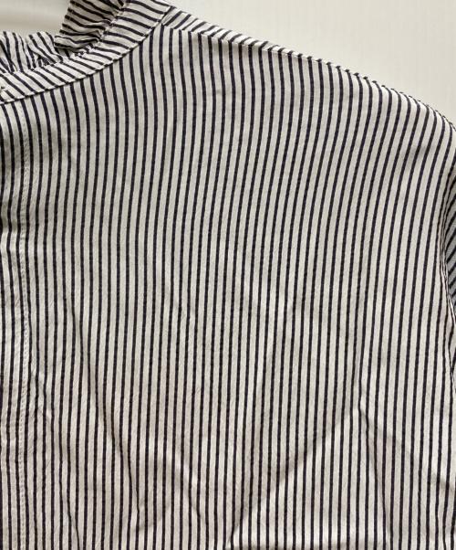 Spick and Span（スピック＆スパン）Spick and Span (スピック＆スパン) フリルカラーストライプシャツ ホワイト×ネイビー サイズ:表記無しの古着・服飾アイテム