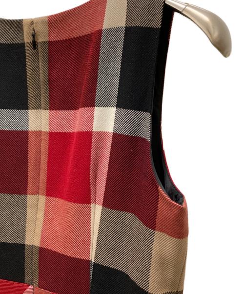 BLUE LABEL CRESTBRIDGE（ブルーレーベルクレストブリッジ）BLUE LABEL CRESTBRIDGE (ブルーレーベルクレストブリッジ) ウールチェックノースリーブワンピース レッド×ベージュ サイズ:38の古着・服飾アイテム