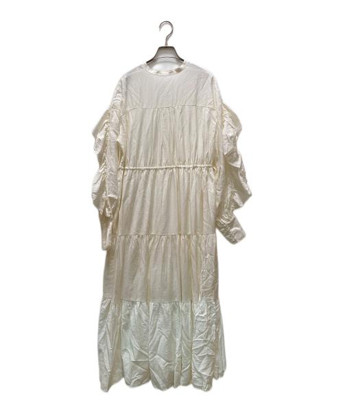 anuans（アニュアンス）anuans (アニュアンス) リンクルラッフルワンピース ホワイト サイズ:FREEの古着・服飾アイテム