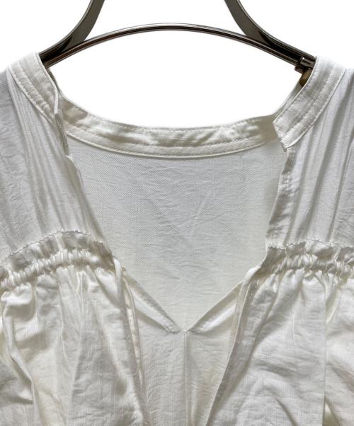 anuans（アニュアンス）anuans (アニュアンス) リンクルラッフルワンピース ホワイト サイズ:FREEの古着・服飾アイテム