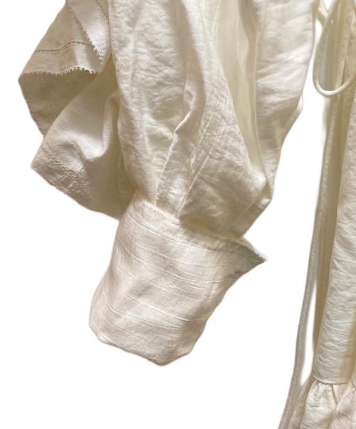 anuans（アニュアンス）anuans (アニュアンス) リンクルラッフルワンピース ホワイト サイズ:FREEの古着・服飾アイテム