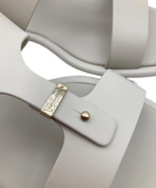 GIORGIO ARMANI（ジョルジョアルマーニ）GIORGIO ARMANI (ジョルジョアルマーニ) ロゴ金具レザーサンダル ベージュ サイズ:38の古着・服飾アイテム