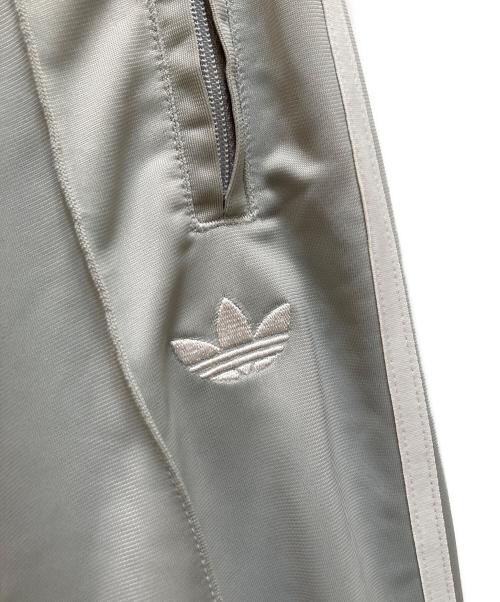 adidas（アディダス）adidas (アディダス) アディカラー クラシック ファイヤーバード ルーズトラックパンツ グレー サイズ:XSの古着・服飾アイテム