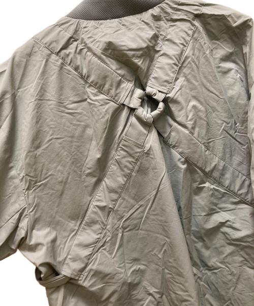 F/CE.（エフシーイー）F/CE. (エフシーイー) パラシュートプルオーバーシャツ グレー サイズ:L 未使用品の古着・服飾アイテム