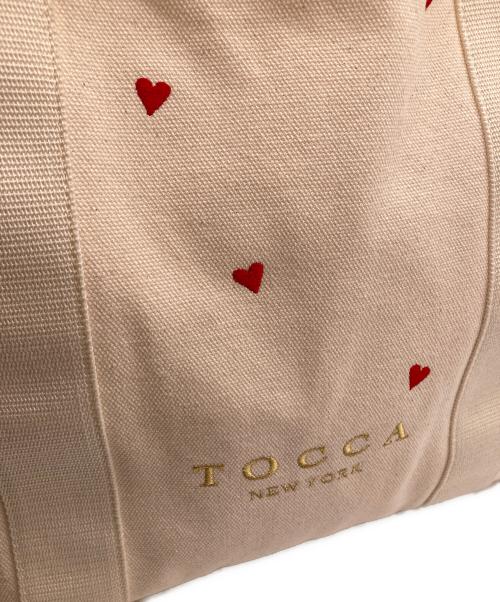 TOCCA（トッカ）TOCCA (トッカ) ラッキーシャワーキャンバストートバッグ ベージュ(オフ×ハート柄)の古着・服飾アイテム