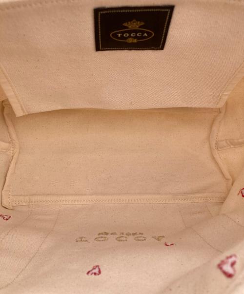 TOCCA（トッカ）TOCCA (トッカ) ラッキーシャワーキャンバストートバッグ ベージュ(オフ×ハート柄)の古着・服飾アイテム