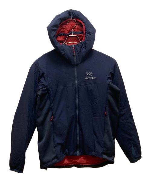 ARC'TERYX（アークテリクス）ARC'TERYX (アークテリクス) アトムLT フーディー ネイビー×レッド サイズ:Sの古着・服飾アイテム