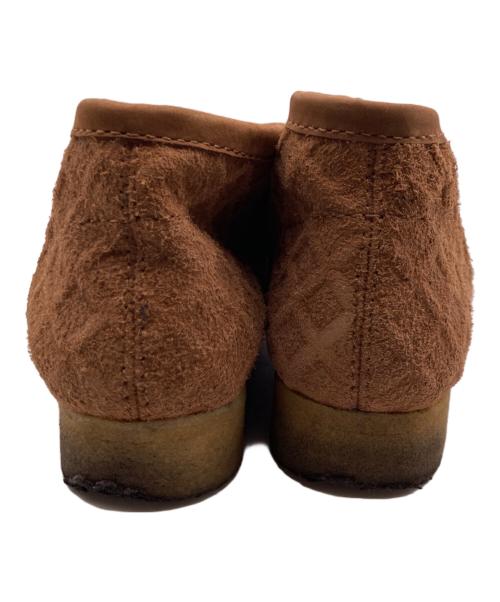 CLARKS（クラークス）CLARKS (クラークス) SWEET CHICK (スウィートチック) コラボワラビーブーツ ブラウン サイズ: 9 1/2の古着・服飾アイテム