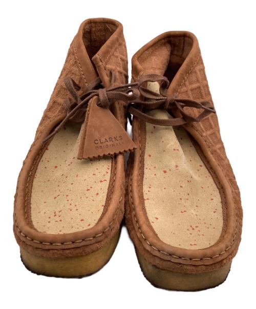 CLARKS（クラークス）CLARKS (クラークス) SWEET CHICK (スウィートチック) コラボワラビーブーツ ブラウン サイズ: 9 1/2の古着・服飾アイテム